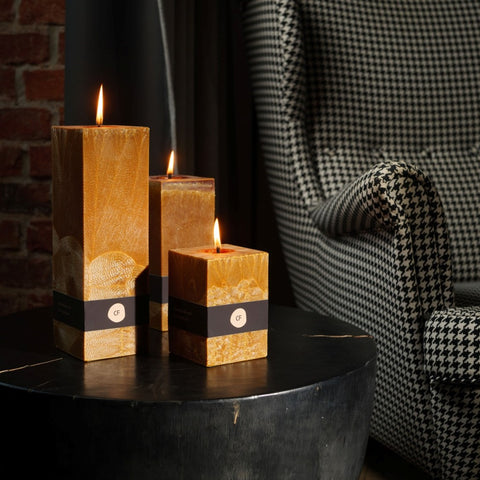 Medaus ruda interjero žvakė (kvadratas)